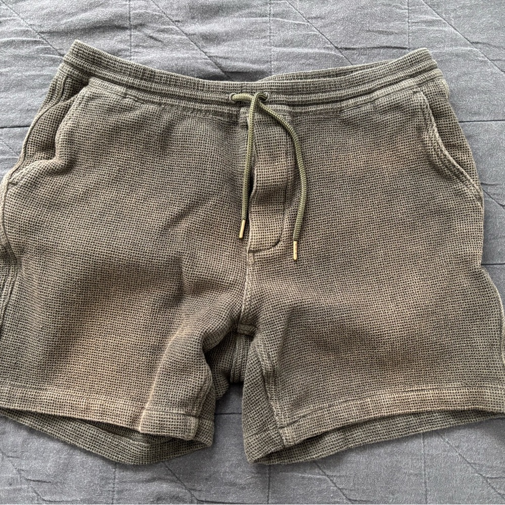Taylor Stitch Après Short in Army Waffle